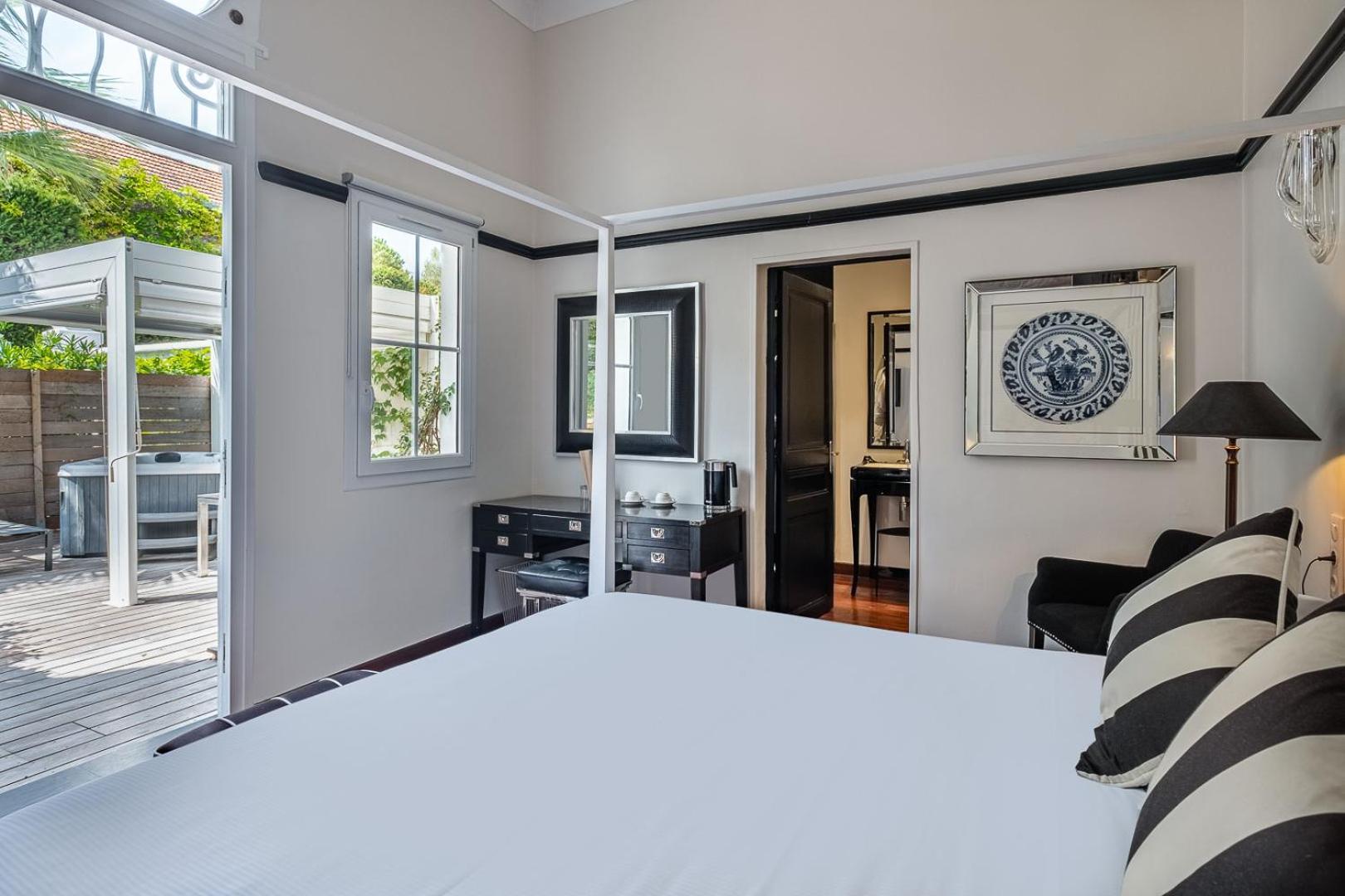 Jacuzzi Terrace Room with Park View,1654249745:JPEG